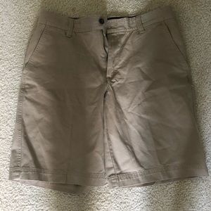 Men’s Izod Khaki Shorts (33)